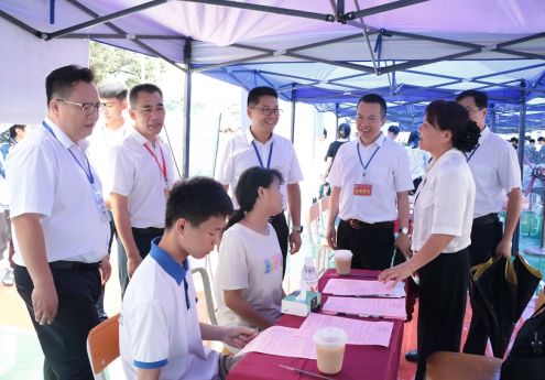 匠心筑梦 扬帆出海：广西轻工技师学院校园双选会架起技能人才“出海”金桥