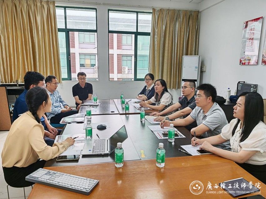 座谈会现场png.jpg